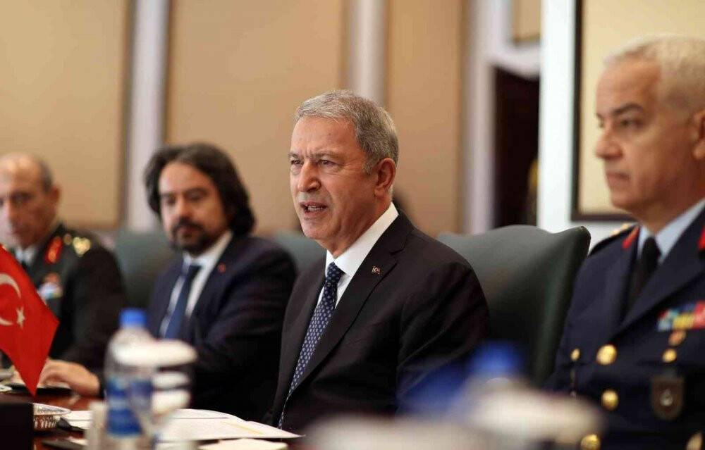 Milli Savunma Bakanı Akar, Pakistanlı mevkidaşı Asif ile görüştü