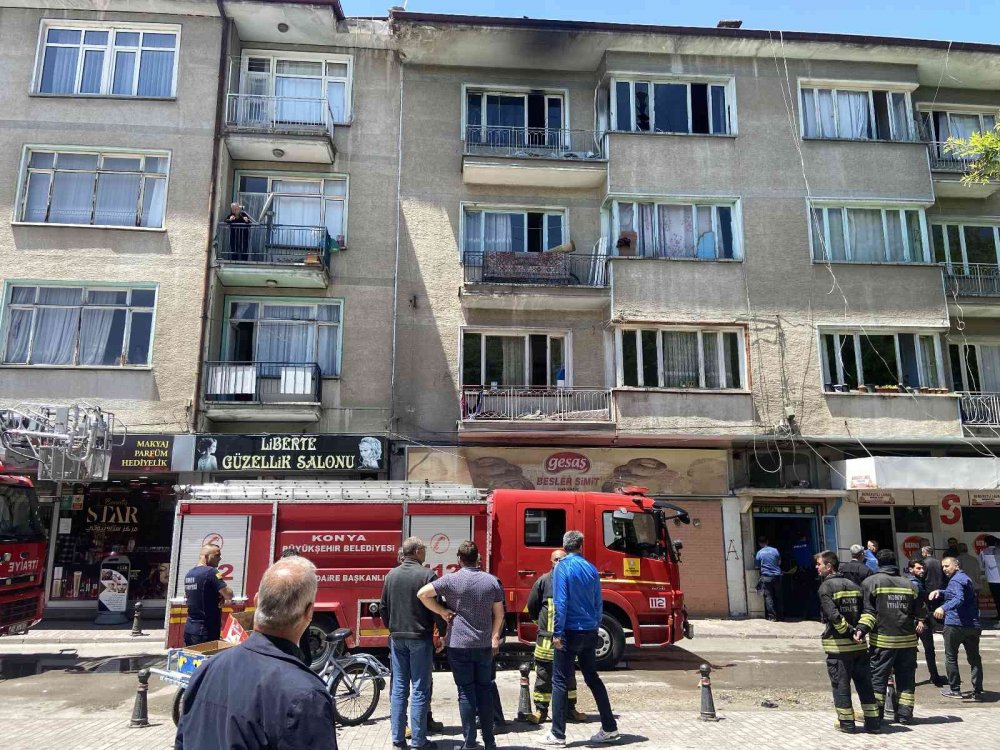 Yangında pencereden atlayan kadın hayatını kaybetti