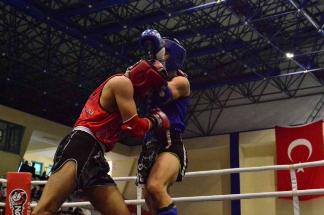 Balıkesir’de Üniversiteler arası muay thai şampiyonası başladı