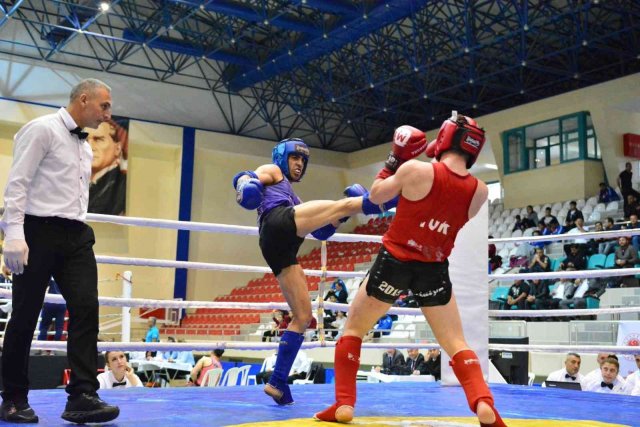 Balıkesir’de Üniversiteler arası muay thai şampiyonası başladı