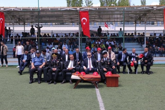 Hizan’da 19 Mayıs Atatürk’ü Anma, Gençlik ve Spor Bayramı coşkusu