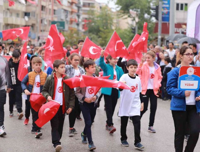 19 Mayıs’ın 103. yılında 103 metrelik dev bayrak açıldı