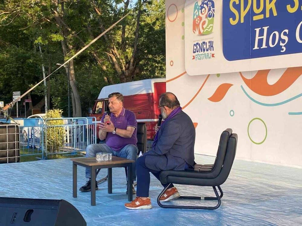 Gençler Yılmaz Vural ile spor söyleşisinde bir araya geldi