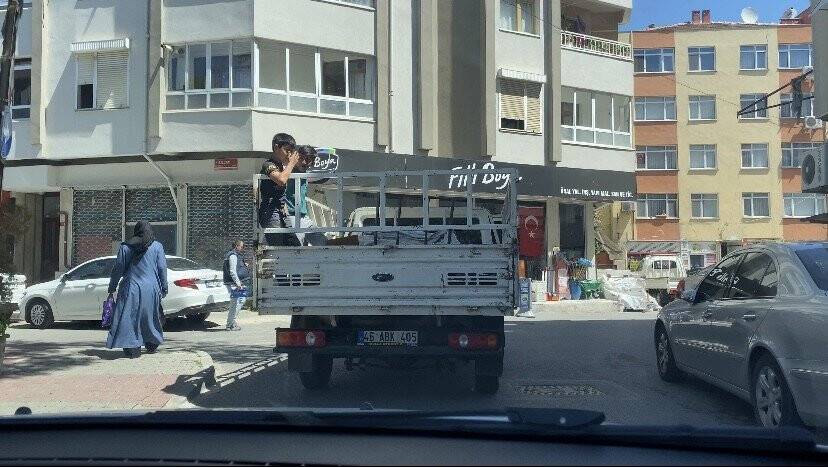 İstanbul'da çocukların tehlikeli yolculuğu kamerada