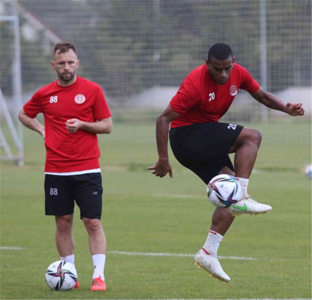 Antalyaspor, sezonu Galatasaray galibiyetiyle kapatmak istiyor