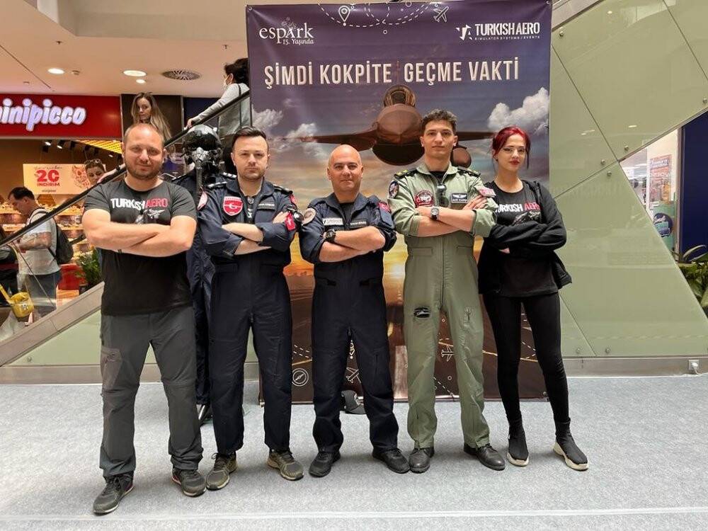 Simülatör uçaklarla keyifli deneyim ziyaretçilerini bekliyor