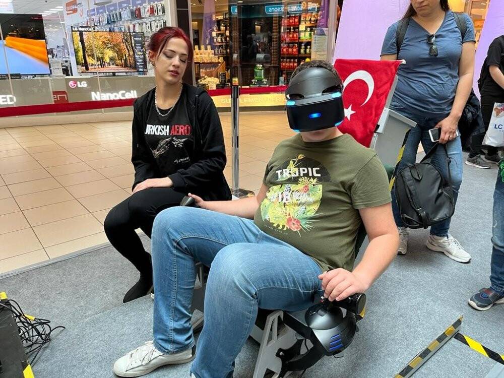 Simülatör uçaklarla keyifli deneyim ziyaretçilerini bekliyor