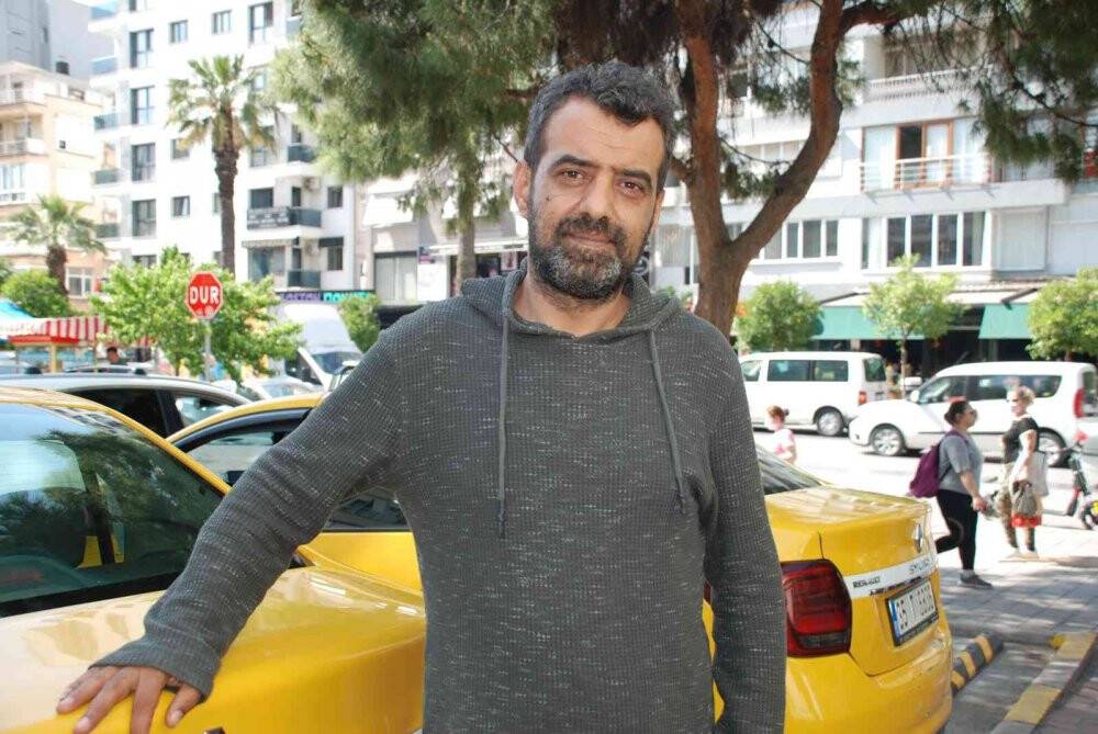 Sokak ortasında kadına şiddete taksiciden müdahale