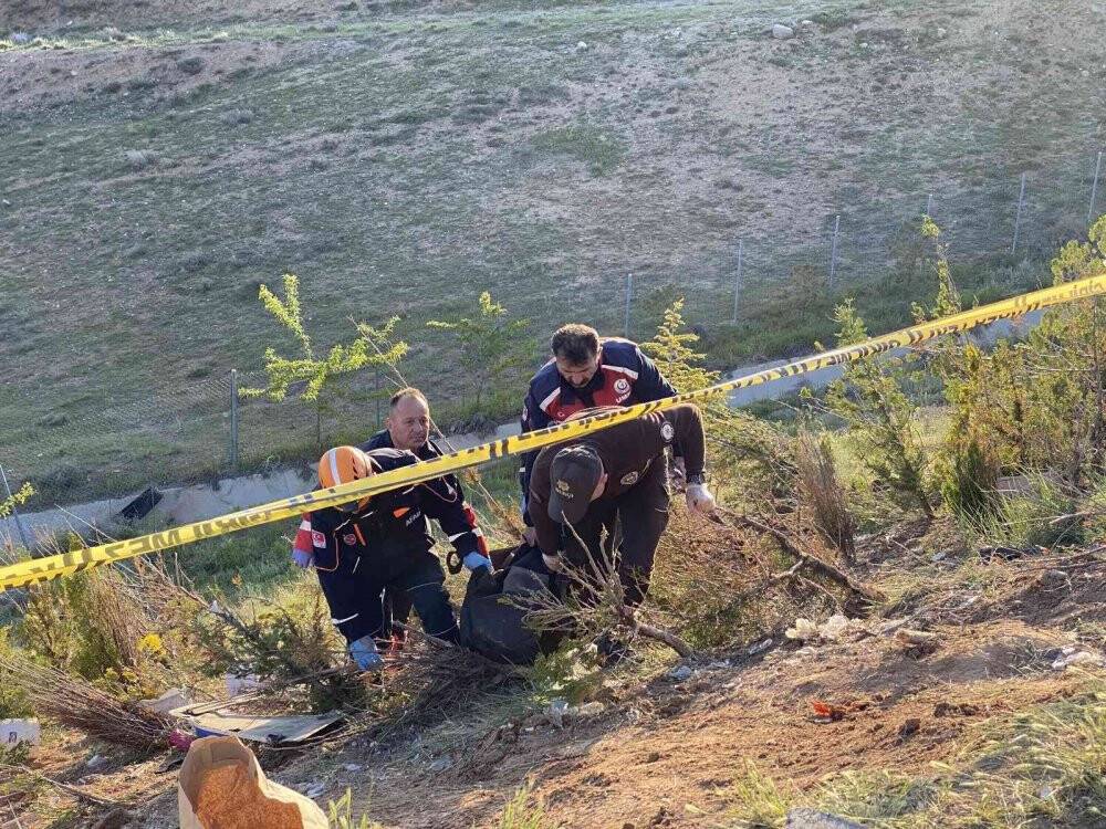 Üniversite öğrencilerini taşıyan otobüs devrildi: 3 ölü, 41 yaralı