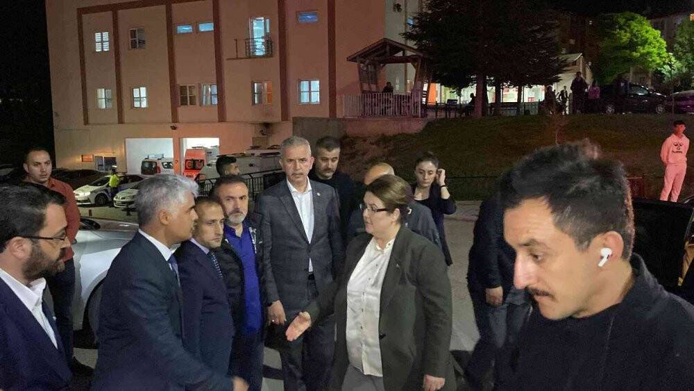 Bakan Yanık, yaralı öğrencileri ziyaret etti