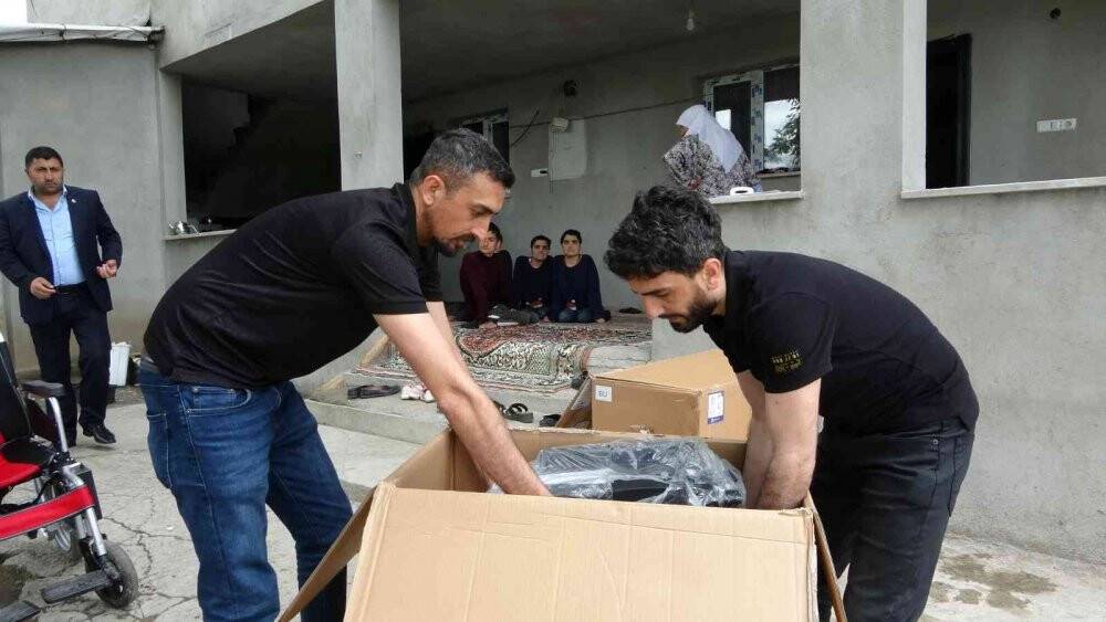 Engelli 4 kardeşin akülü tekerlekli sandalye hayali gerçek oldu