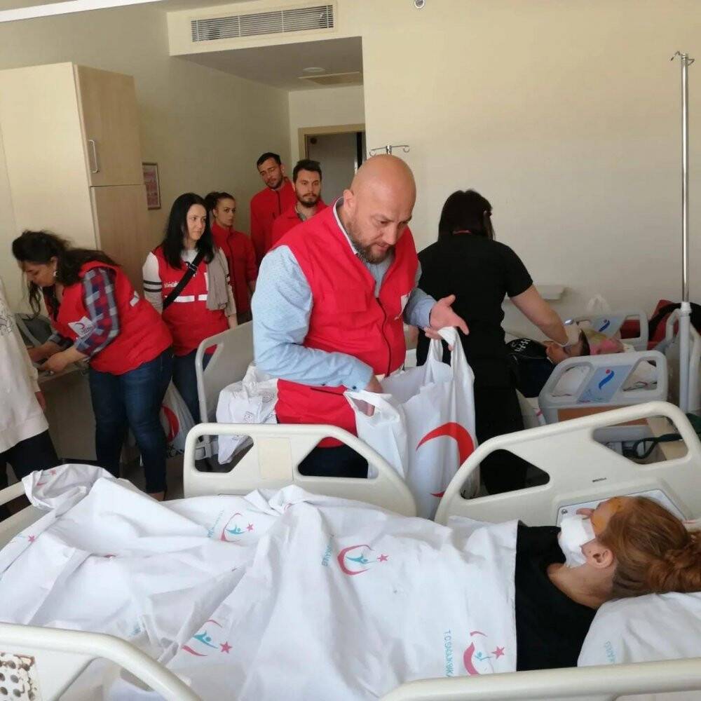 Otobüs kazasında yaralanan 23 öğrencinin tedavisi devam ediyor