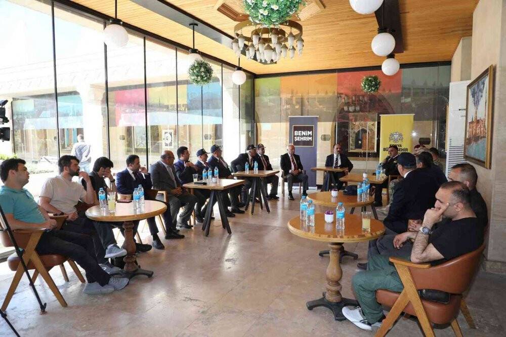 Başkan Altay Konya'ya gelen  gazilerle bir araya geldi