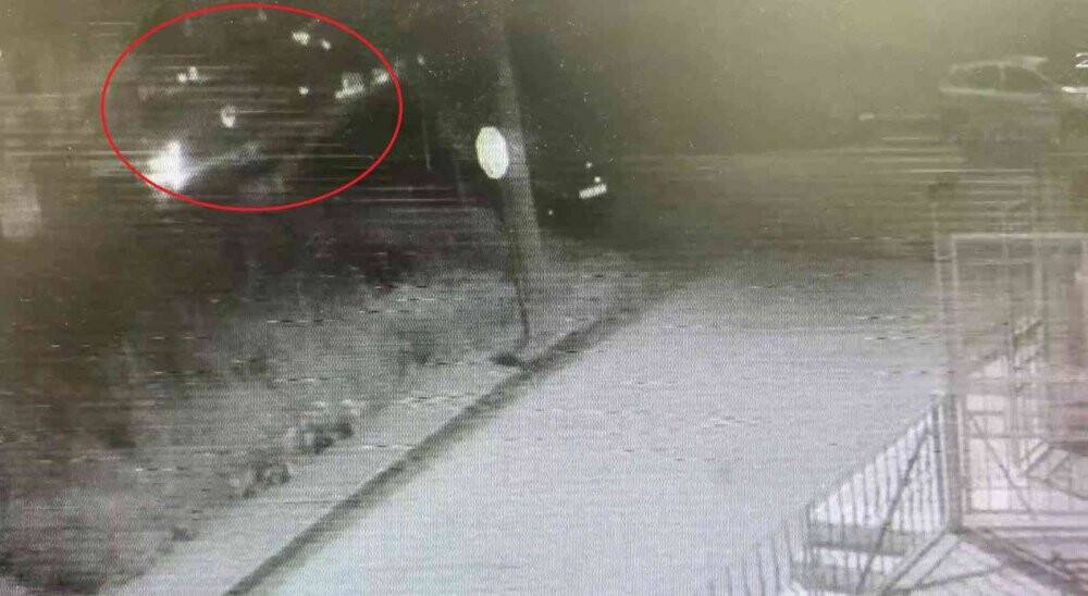 Bir kişinin kaza anı anbean kameraya yansıdı