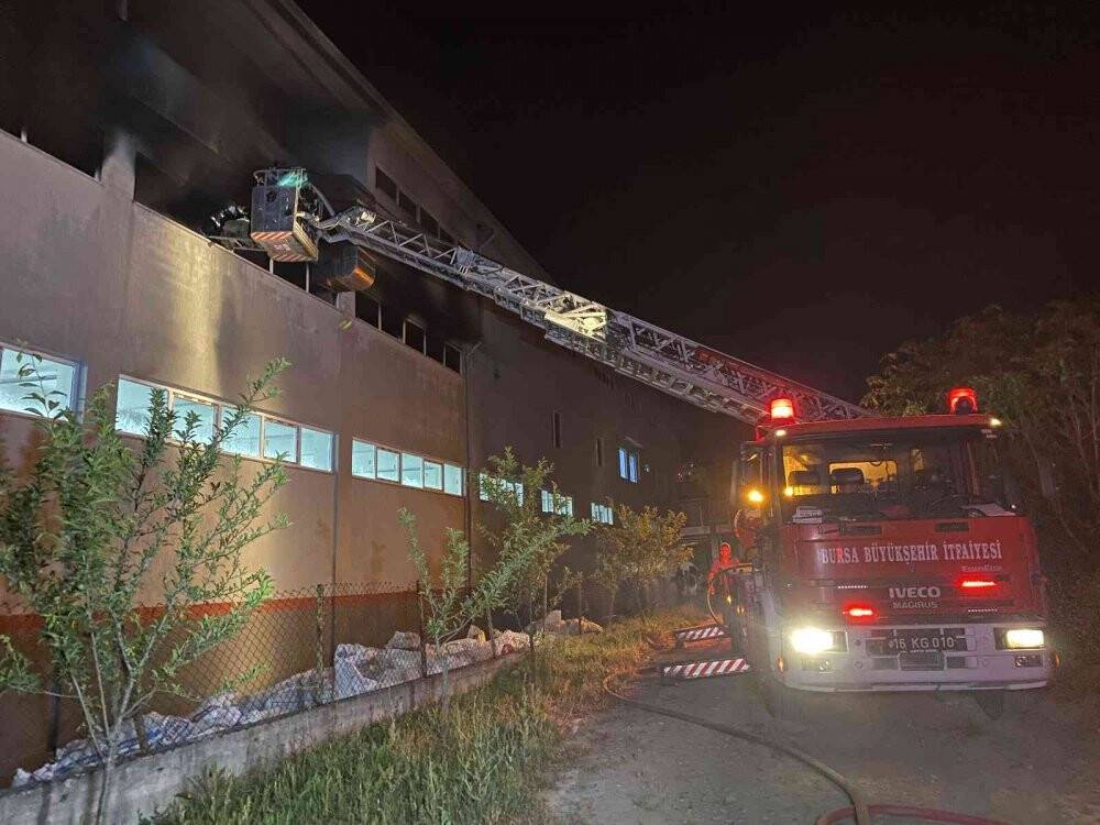 Bursa’da korkutan fabrika yangını