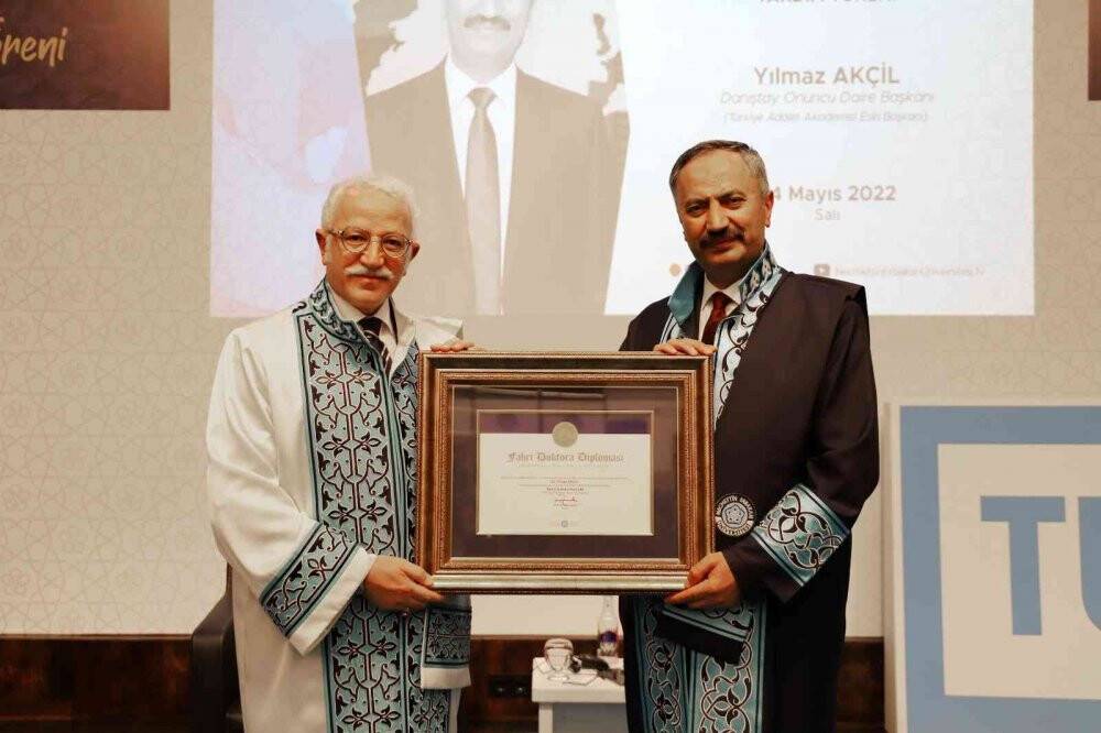 Ayasofya bin yıl bile geçse cami olarak kalmalı
