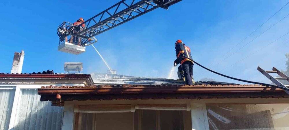 Çatıda çıkan yangın paniğe sebep oldu