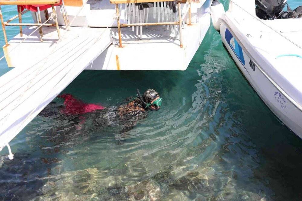 Deniz dibini 2 saatte pırıl pırıl yaptılar