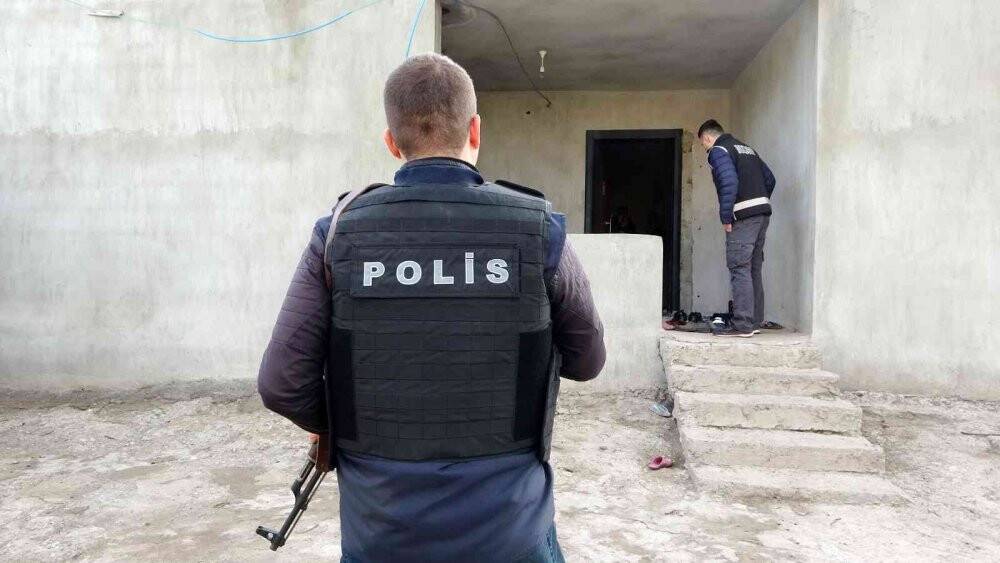 Göçmen kaçakçılarına 6 ilde şafak baskını