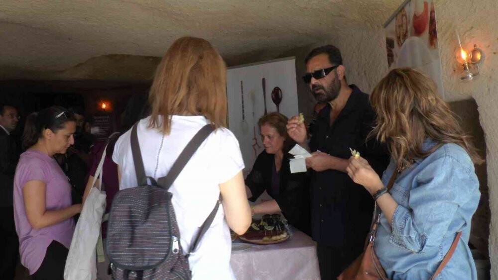 Kapadokya’da turistlere gözleme ikram edildi