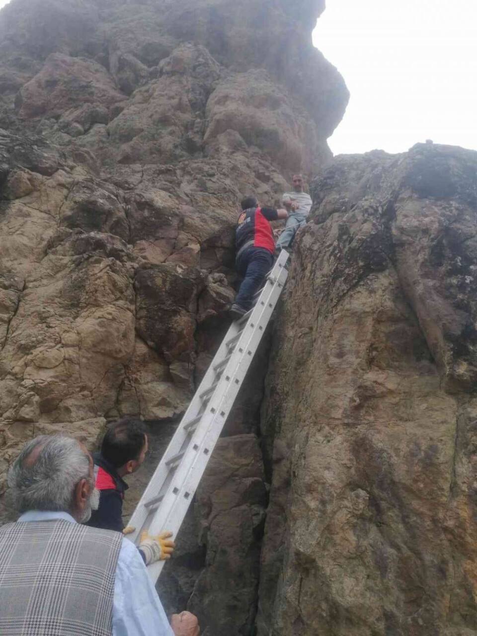 Kayalıklarda mahsur kaldılar