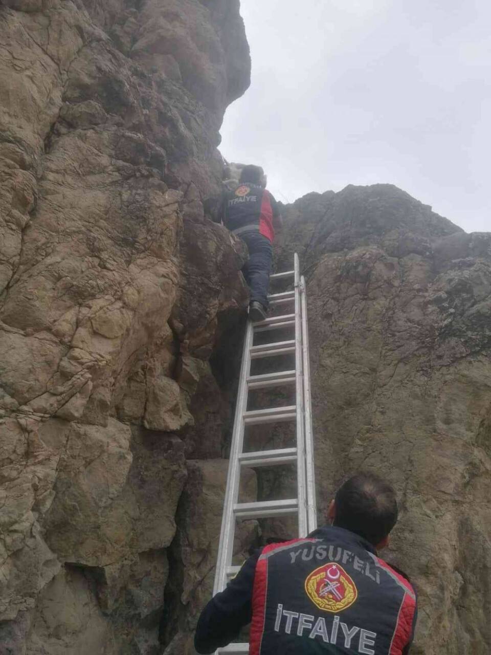 Kayalıklarda mahsur kaldılar