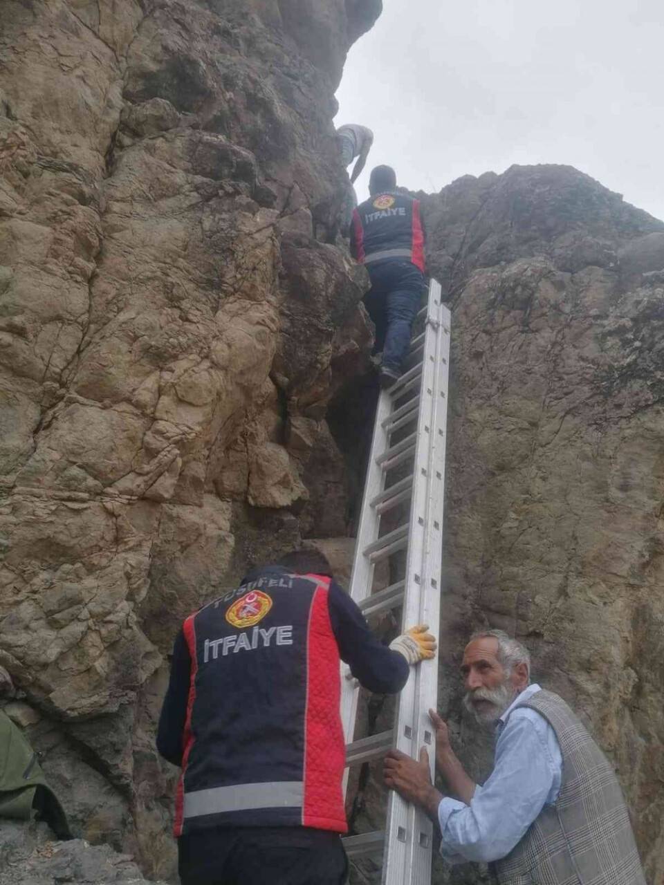 Kayalıklarda mahsur kaldılar