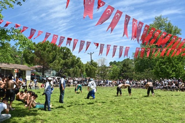 Bursa’nın Kırkpınarı 346. Kabulbaba güreşlerinde büyük heyecan