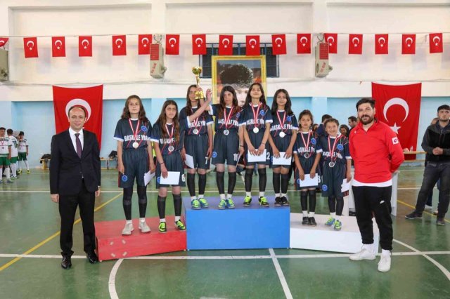 Başkale’de ‘Ortaokullar Arası Futsal Turnuvası’ tamamlandı