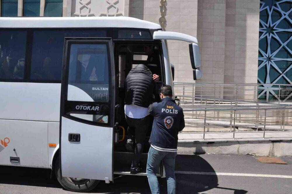 53 milyon kişinin kimlik bilgilerine ulaşmışlar