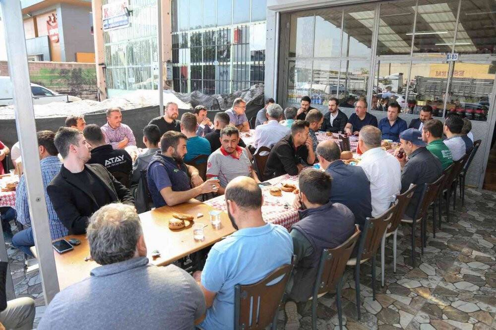 Başkan Kavuş, Çalışan Gençlik Meclisiyle birlikte sanayi esnafıyla buluştu