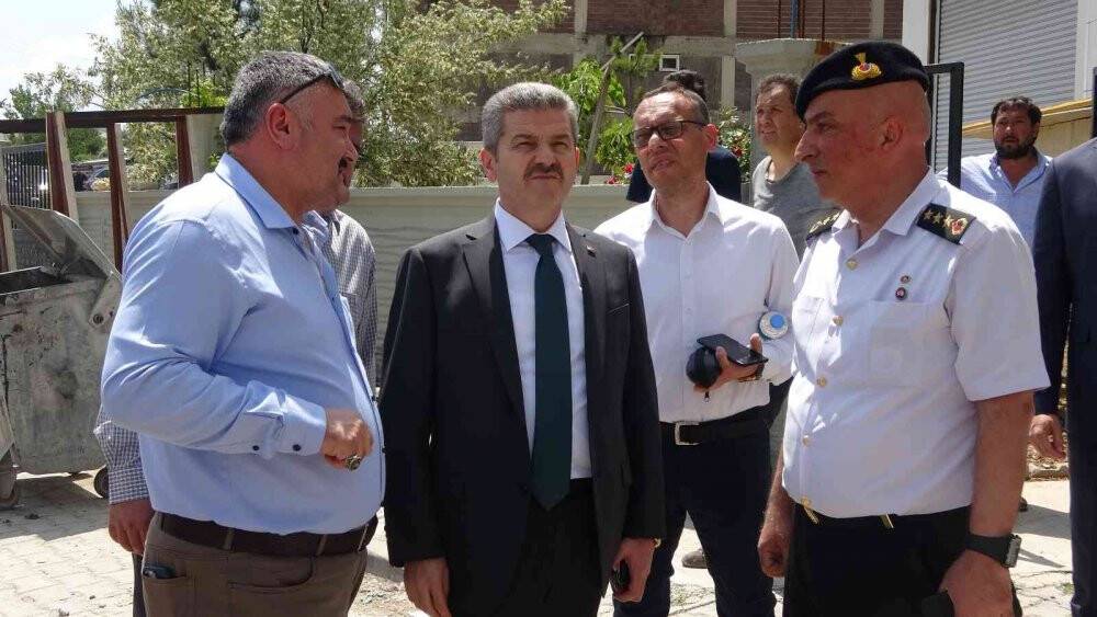 Kaynak yapılırken başlayan yangına müdahale devam ediyor