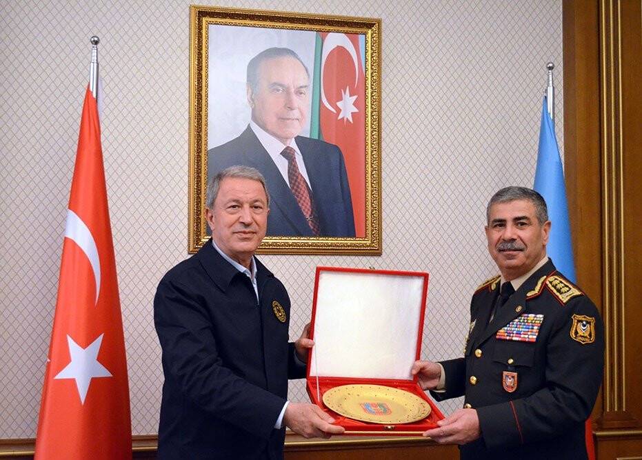 Milli Savunma Bakanı Akar, Azerbaycanlı mevkidaşı Hasanov ile görüştü