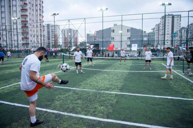 Ödüllü ayak tenisi turnuvası başladı