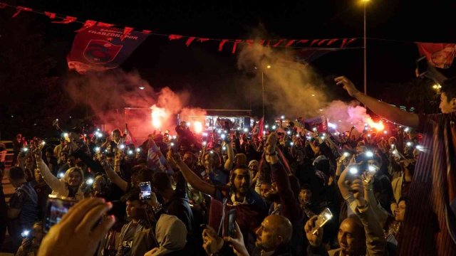 Bordo Mavili taraftarlar hem şampiyonluğu kutladı hem de kan verdi