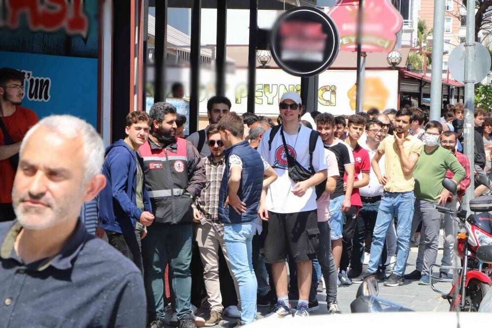 1 TL’lik döner izdihamı