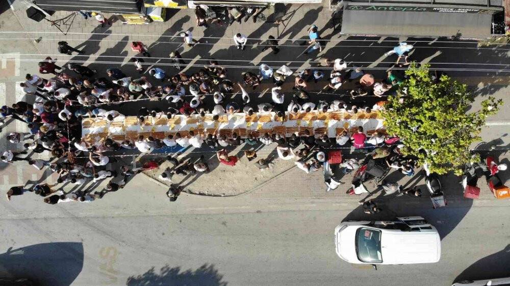 3 bin lira ödül için metrelerce börek yediler