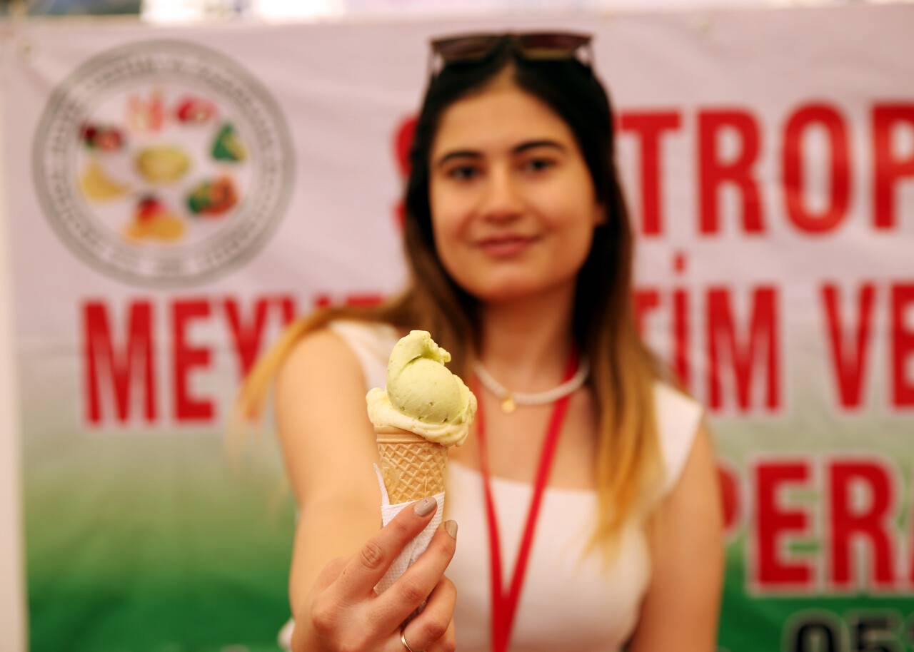 aa-20220528-28002602-28002597-avokadodaki-talep-antalyada-uretimi-artirdi.jpg