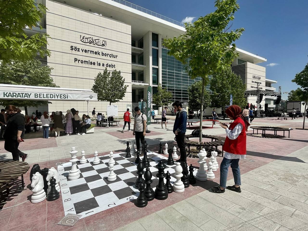 aa-20220528-28002835-28002831-konyadaki-universite-yapay-zeka-temali-bahar-senligiyle-ornek-olmak-istiyor.jpg