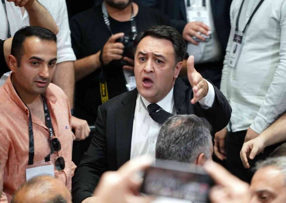 Beşiktaş kongresinde kavga!