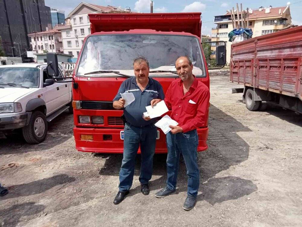 Çankaya Belediyesi’nin esnafa haber vermeden asfaltını kazıdığı pazar yeri kullanılmaz hale geldi