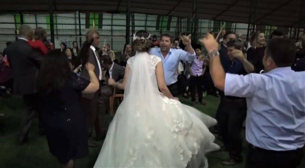Kır düğünü hayali kuran çifte halı saha şoku