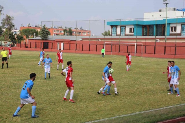 Toroslar’da Mahalleler Arası Futbol Turnuvası heyecanı sürüyor