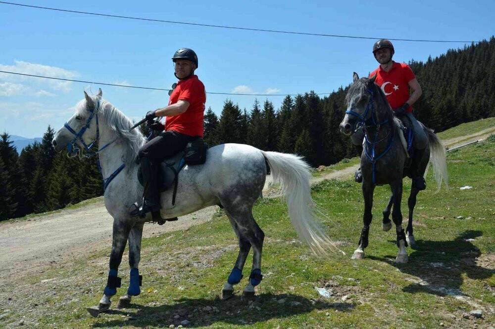 2 bin rakımlı yaylada atlı safari