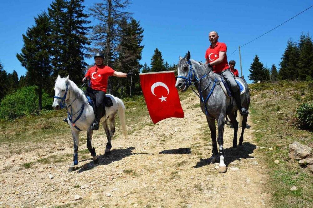 2 bin rakımlı yaylada atlı safari