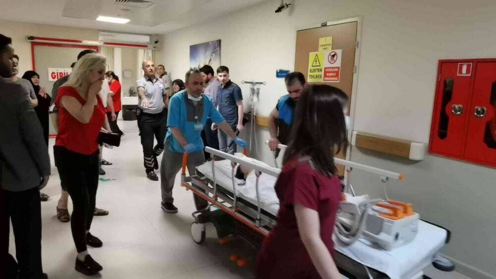 5. katın penceresinden düşen çocuk ağır yaralandı