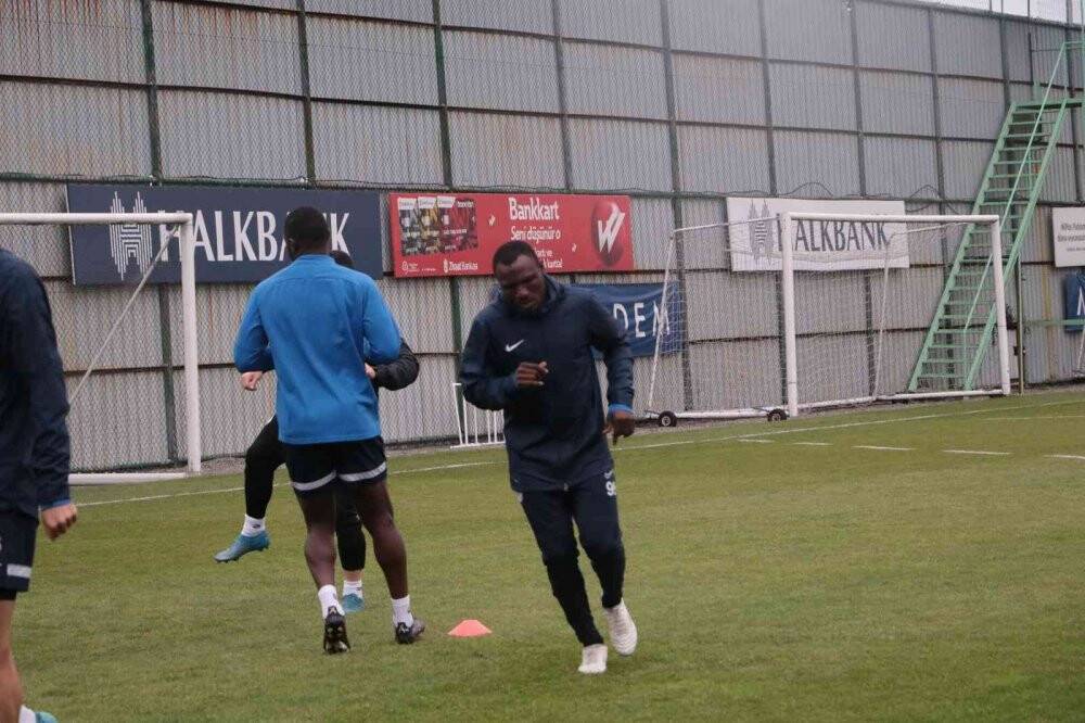 Çaykur Rizespor’da 4 oyuncu gitti, 8 oyuncu gidici