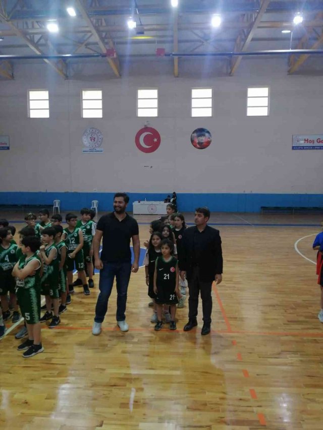 Minik basketbolcuların gözü yükseklerde