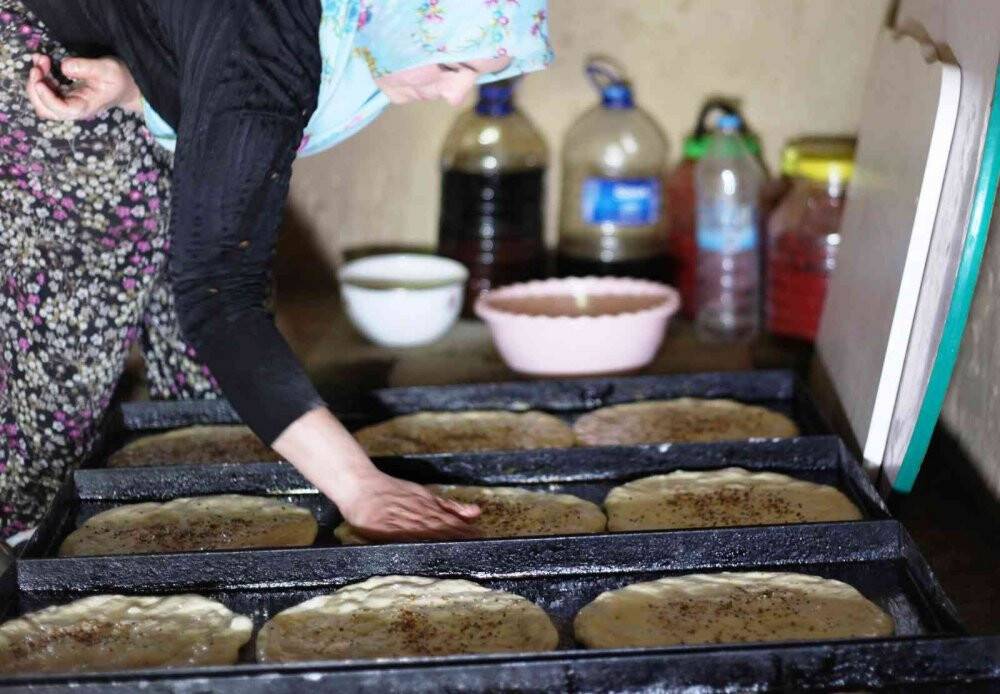 Odun ateşinde pişirdiği güdük böreği geçim kaynağı