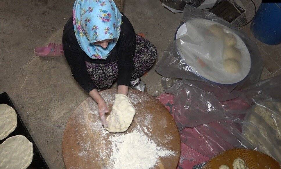 Odun ateşinde pişirdiği güdük böreği geçim kaynağı